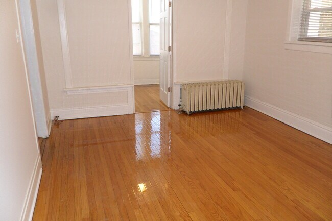 Building Photo - 6441 N Glenwood Ave