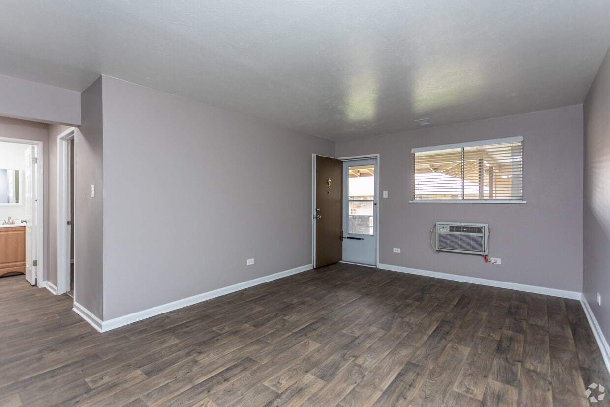 Primary Photo - Beautiful Remodeled Apartments - includes washer/dryer Must See!