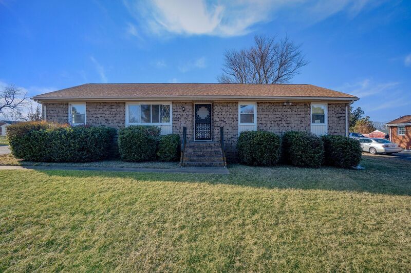 Primary Photo - 3702 Broadgate Dr