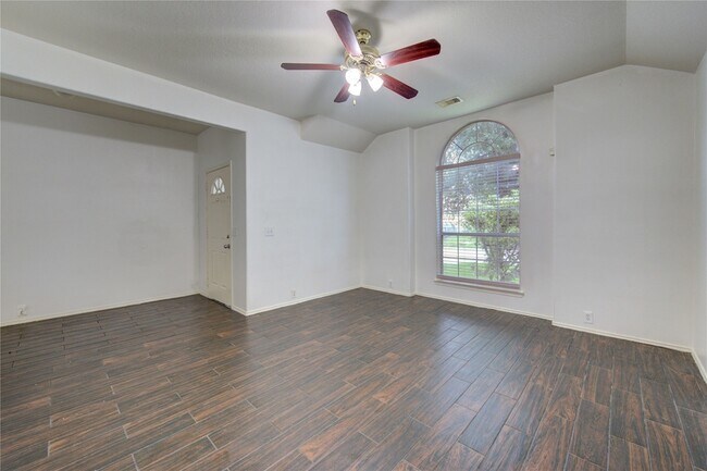 Foto del edificio - 14027 Coveney Dr
