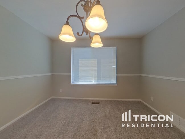 Building Photo - 5123 S Ouray Ct