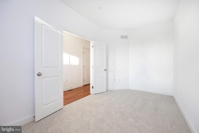 Foto del edificio - 28 Ironwood Dr