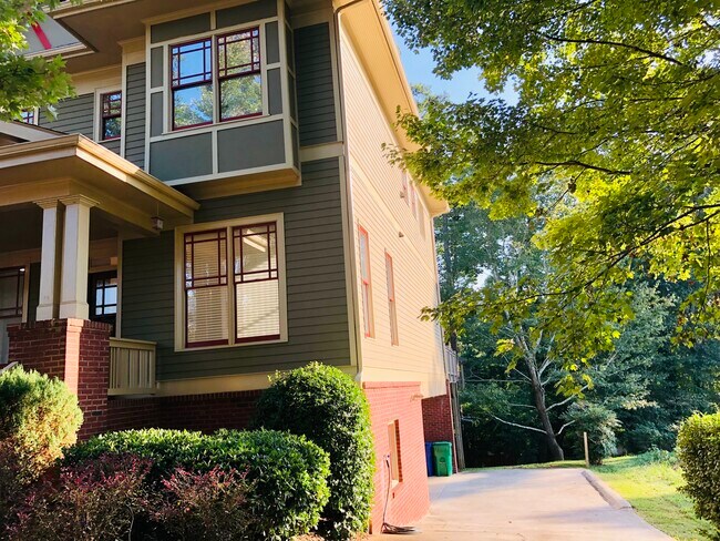 Foto del edificio - 1043 Antioch Dr NE