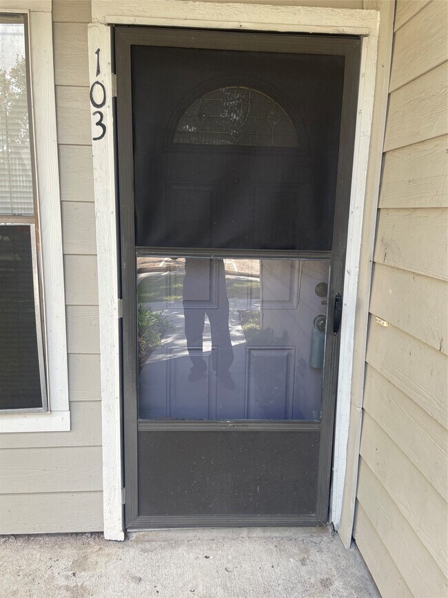 Building Photo - 17401 Red Oak Dr