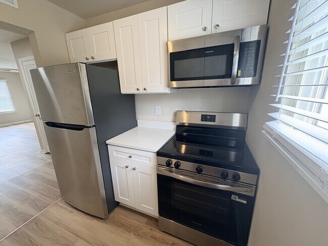 Foto del edificio - 200 Kilby Shores Dr