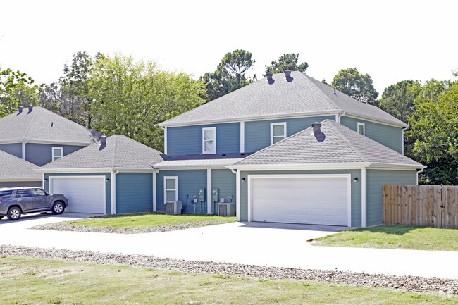 Building Photo - Deane Sang Townhomes