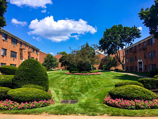 Patio 1 - Saint James Apartments