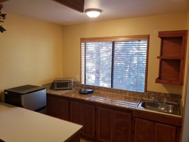 Building Photo - Quaint Apartment w/ Privacy in the Mountains