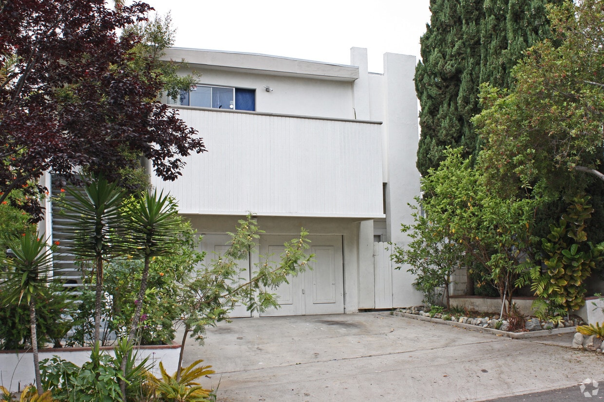 Building Photo - 34011 St. of the Violet Lantern