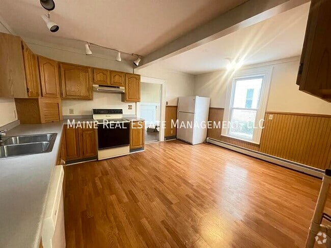 Building Photo - 59 Elm St