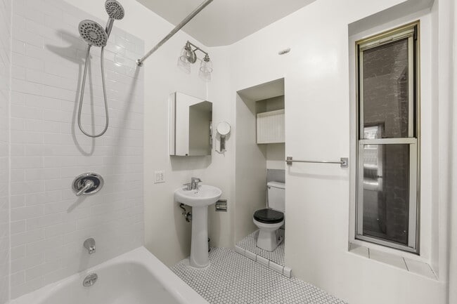 Building Photo - 316 Mott St