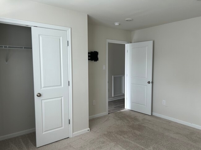 Dormitorio de la planta baja - 813 Bond St