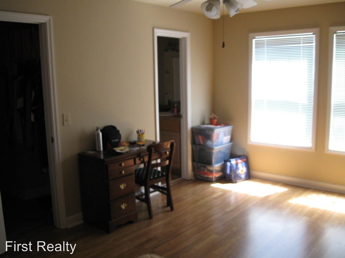 Building Photo - 1 br, 1 bath Apartment - 428 E. Magnolia Ave.