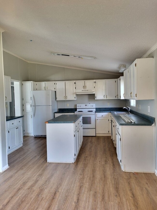 Building Photo - 3 bedroom home in Maiden