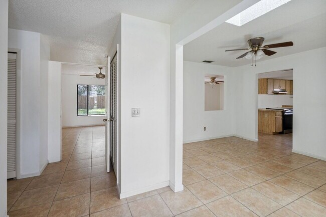 Foto del edificio - 14907 Coldwater Ln