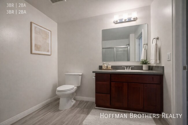 Foto del edificio - 6829 Simpson Ave