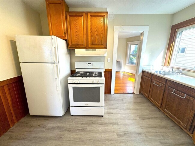 Building Photo - 20 Hunnewell Ave