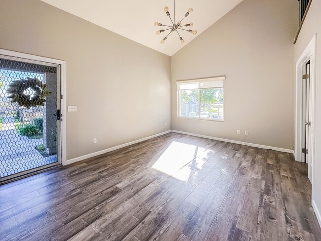 Building Photo - Completely Renovated 3+ Bed, 2 Bath Tierra...