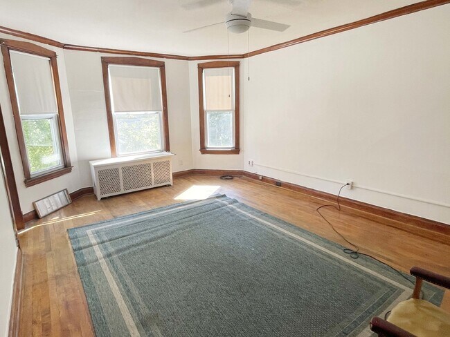 Building Photo - 2642 N Springfield Ave