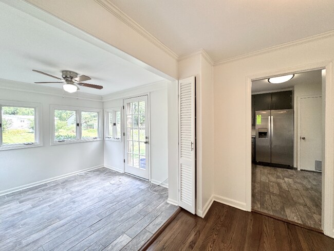 Foto del edificio - 8011 Reinhardt Ln