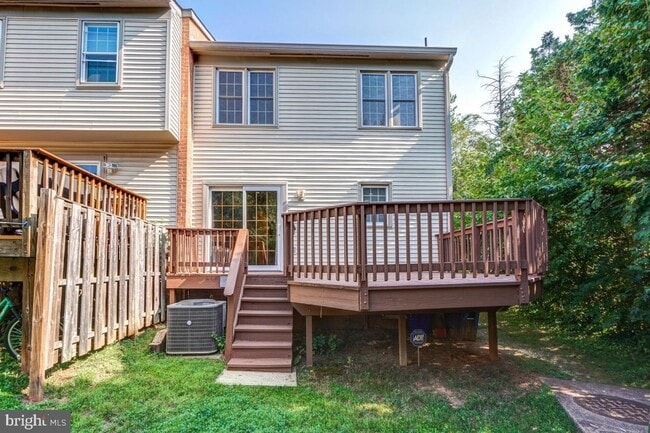 Building Photo - Location, Location, Location in Montrose W...