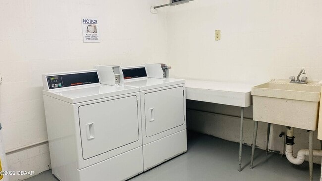 Laundry - 640 N Nova Rd