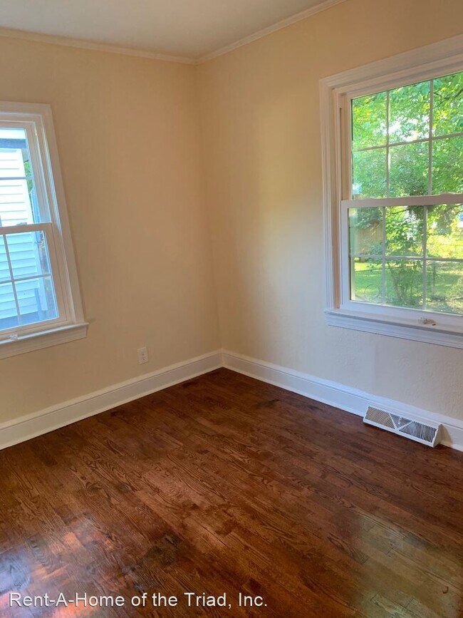 Building Photo - 3 br, 1 bath House - 1018 Tabor Street