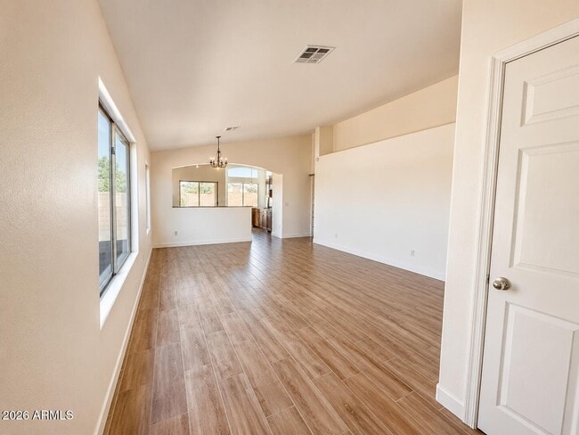 Building Photo - 5256 W Pleasant Ln
