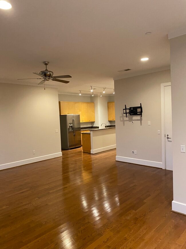 Building Photo - 1221 Bower Pky