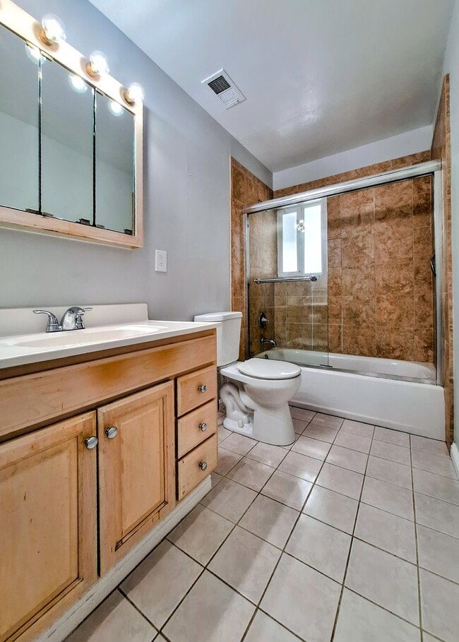 Building Photo - Beatifully Remodeled 3bd Single Story Hous...