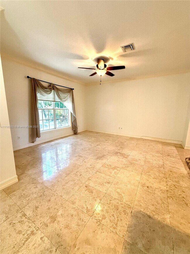 Foto del edificio - 1756 NE 12th St