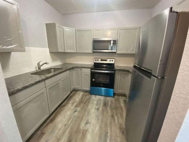 Building Photo - 1 Bedroom 1 Bath Duplex in Ormand Beach fo...