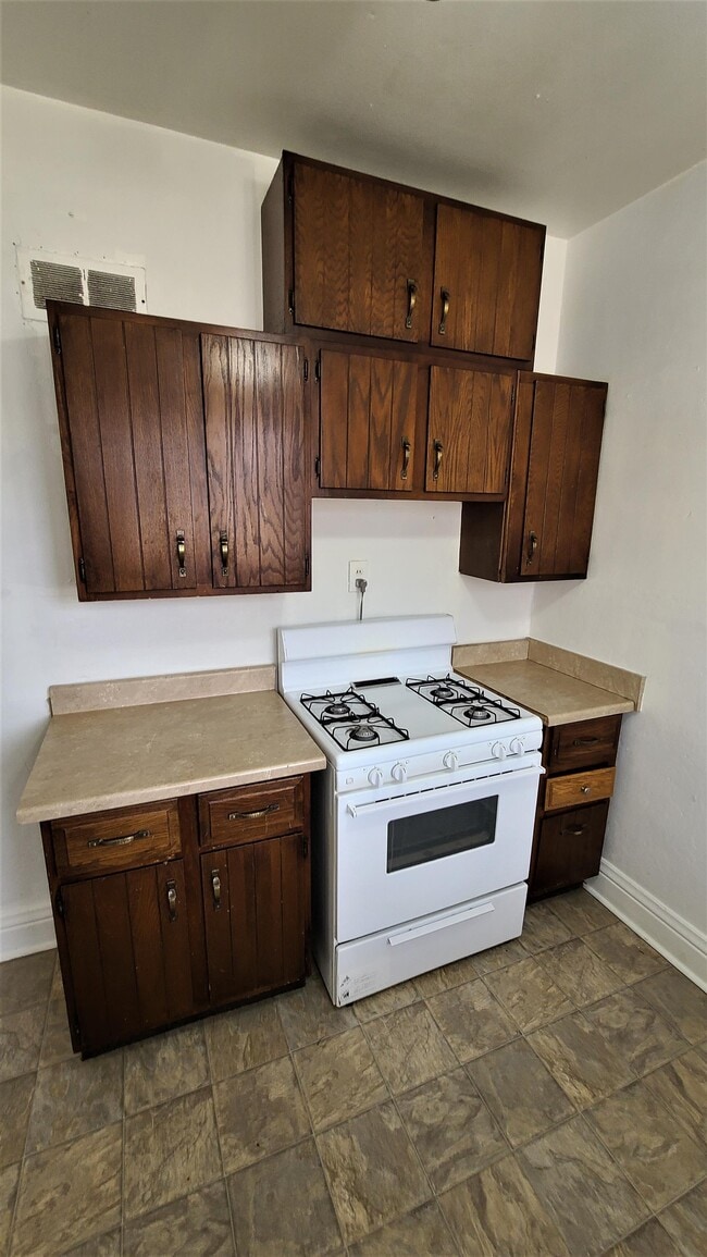 Building Photo - 139 N Ash St