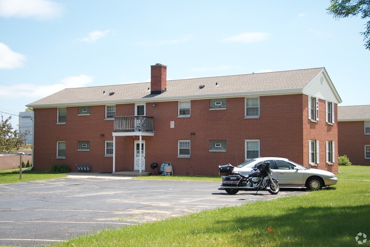 Building Photo - 839 Birchwood Rd