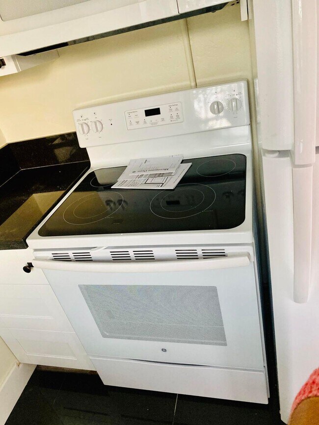 Building Photo - 840 Almeria Rd