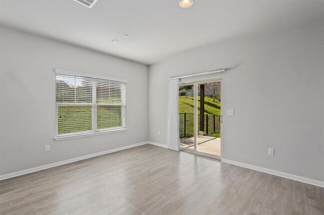 Building Photo - 516 E Slaughter Ln