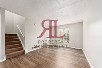 Building Photo - 341 W 5th Ave