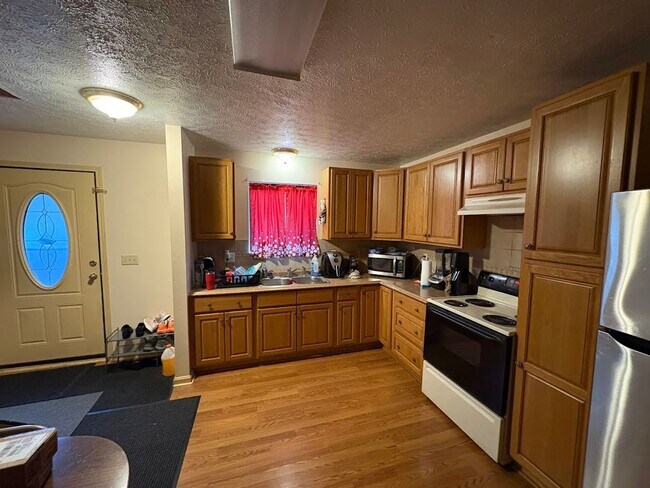 Foto del edificio - Three bedroom one bathroom townhouse for rent