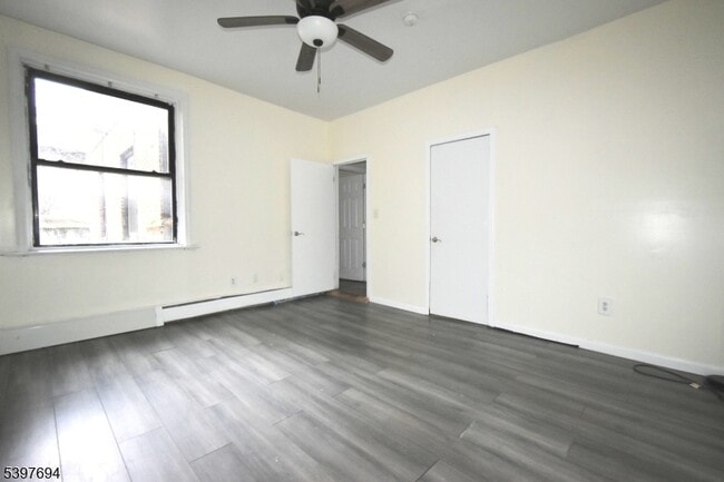 Building Photo - 1600 Maple Ave