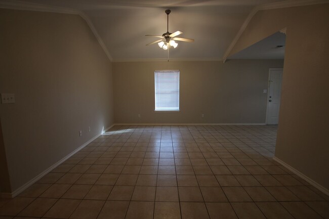 Building Photo - Available Now!- 3 Bedroom, 2 Bathroom, 2 C...