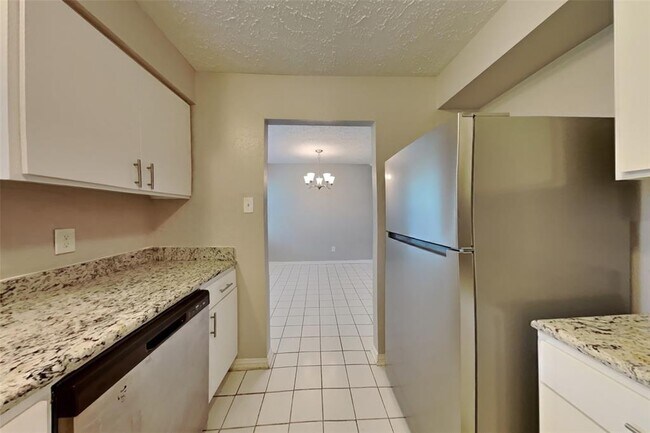 Building Photo - 16358 Maplemont Dr