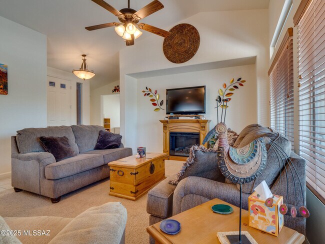 Foto del edificio - 61736 E Oakwood Dr