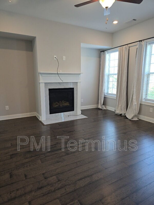 Building Photo - 1655 Mountain Top Ln SE