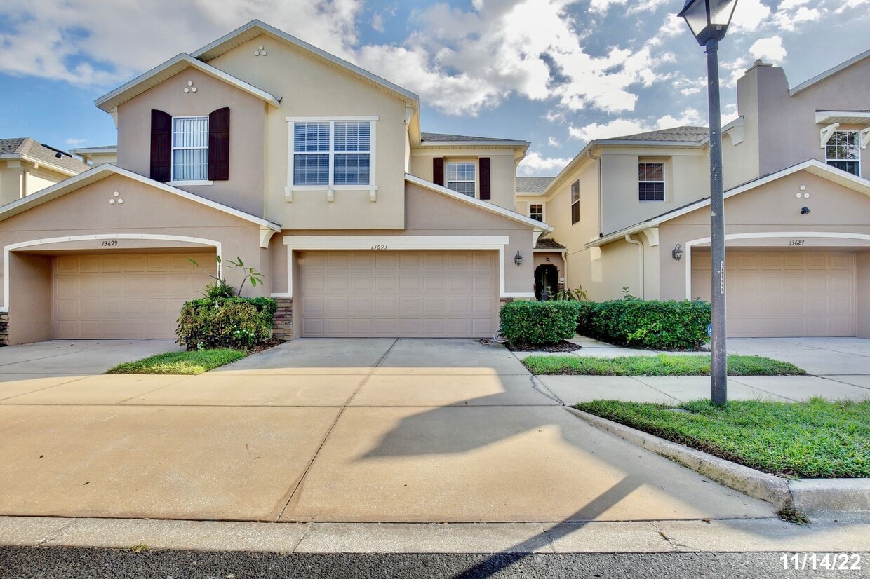 Primary Photo - Beautiful 3/2.5 Spacious Townhome with a 2...