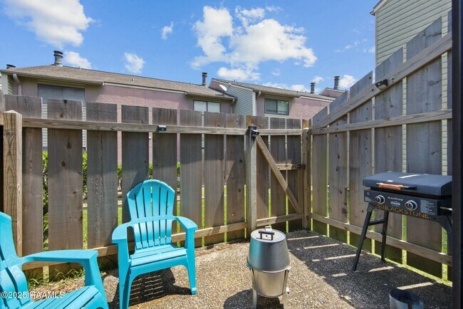 Foto del edificio - 110 W Bayou Pkwy