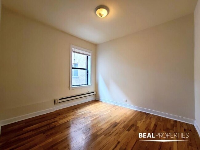 Building Photo - 1 bedroom in CHICAGO IL 60613