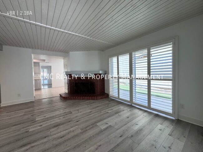 Building Photo - Beautiful Two Story House inside gated com...