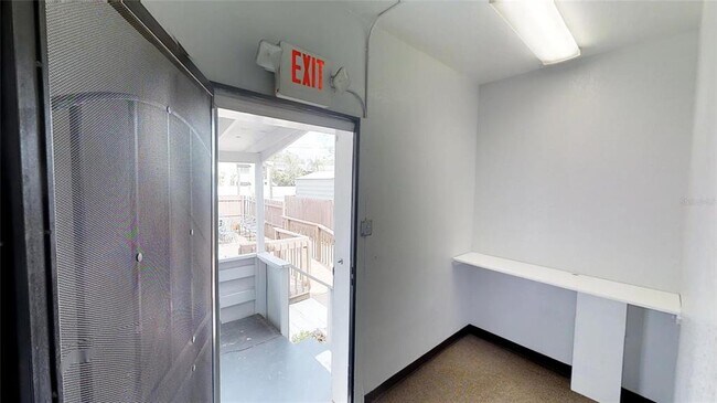 Foto del edificio - 3441 W Kennedy Blvd