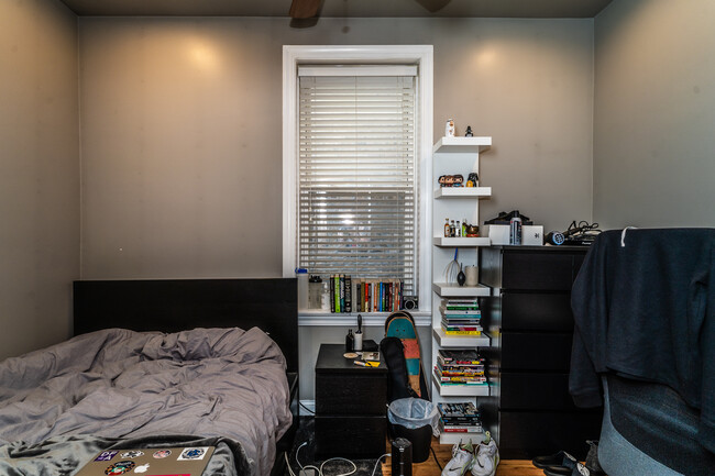 Bedroom 1 - 2516 W Palmer St