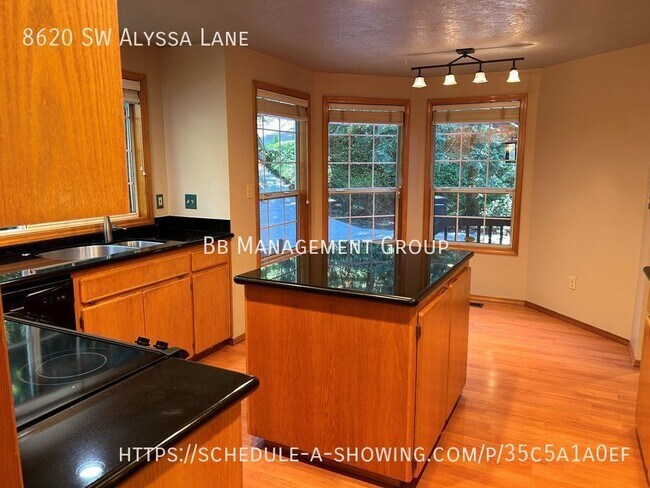 Building Photo - Treetop Oasis-Next to Green Belt & Stream ...
